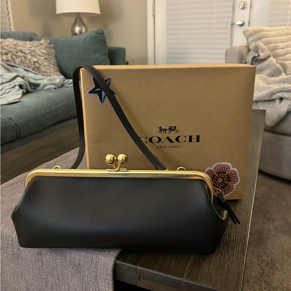 Coach Kisslock 30 Fall 2026 Runway Exclusive in Black/Brass - Picture 2 of 4